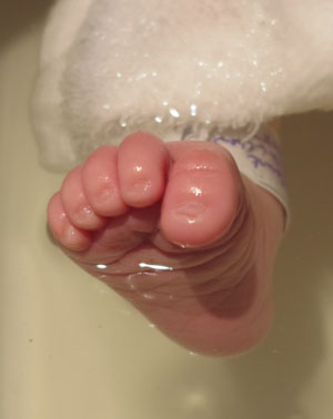 Hannah's first bath 4